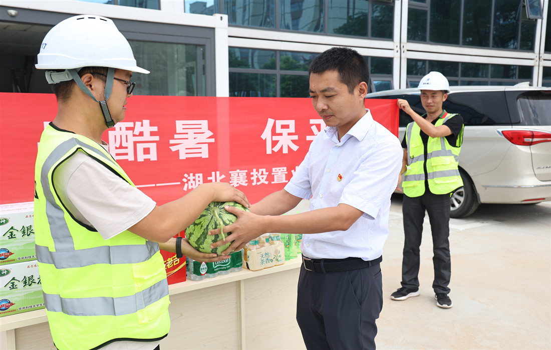 新闻照片1.jpg 新闻照片1.jpg