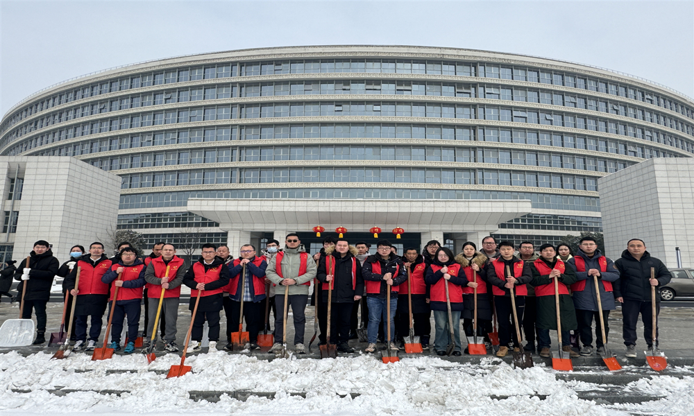 东津商务大楼办公区铲雪合照_副本.jpg