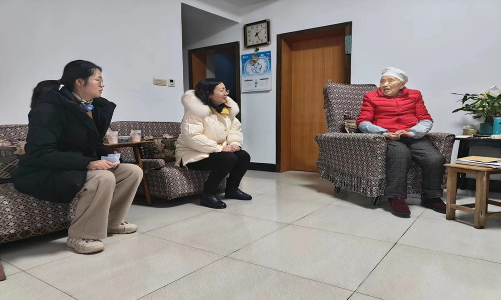 2月4日襄投置业慰问离休干部 (1).jpg