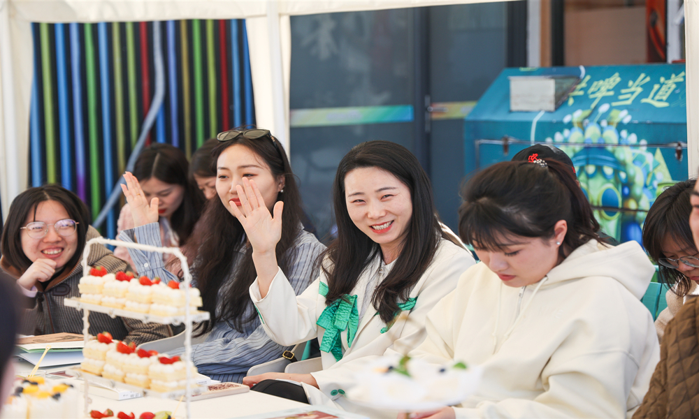 读书会活动现场 (1).jpg