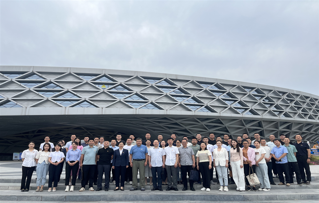 5月29日市机关事务服务中心与襄投置业开展联合主题党日活动 (2).jpg 5月29日市机关事务服务中心与襄投置业开展联合主题党日活动 (2).jpg