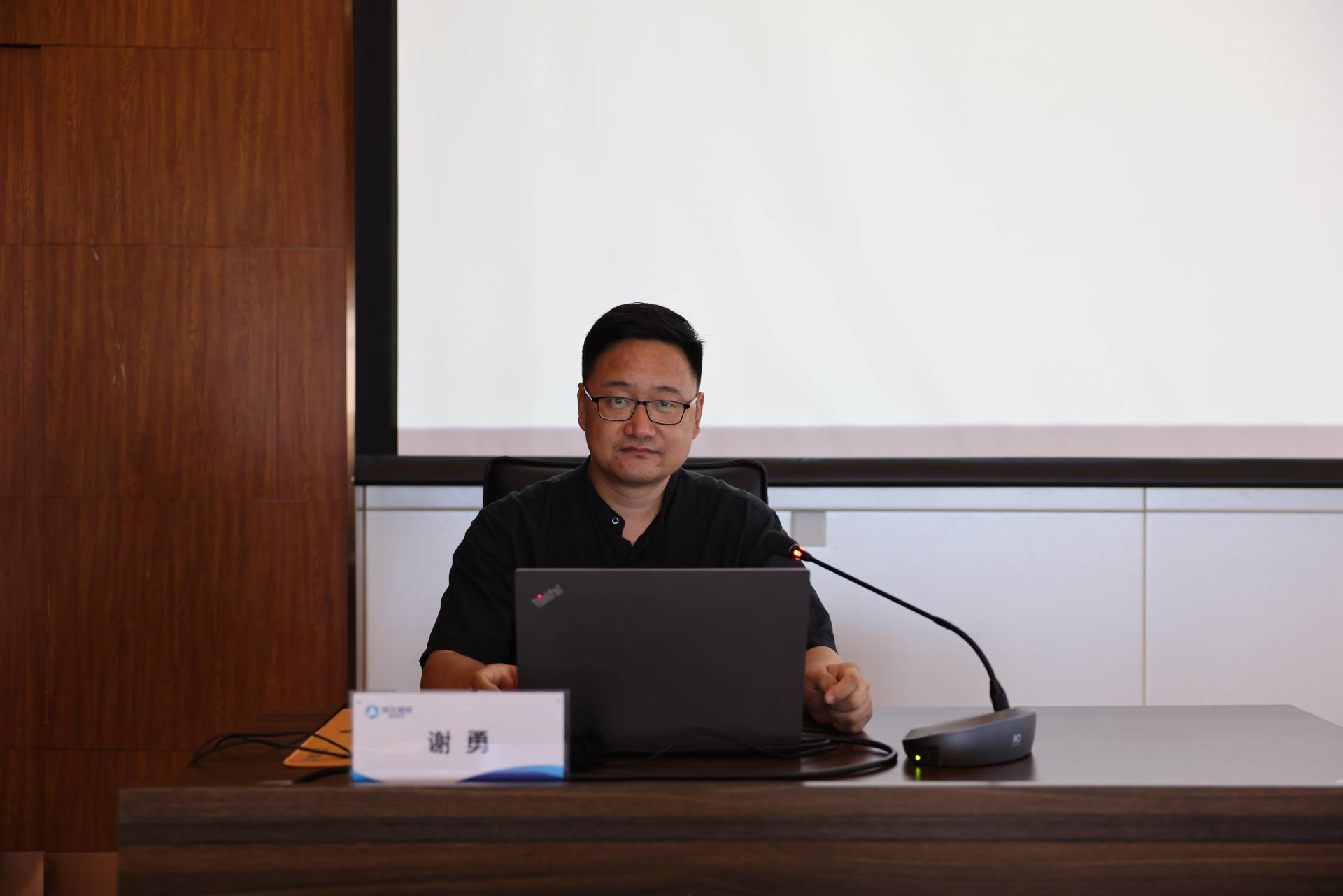 谢勇(1).jpg 谢勇(1).jpg