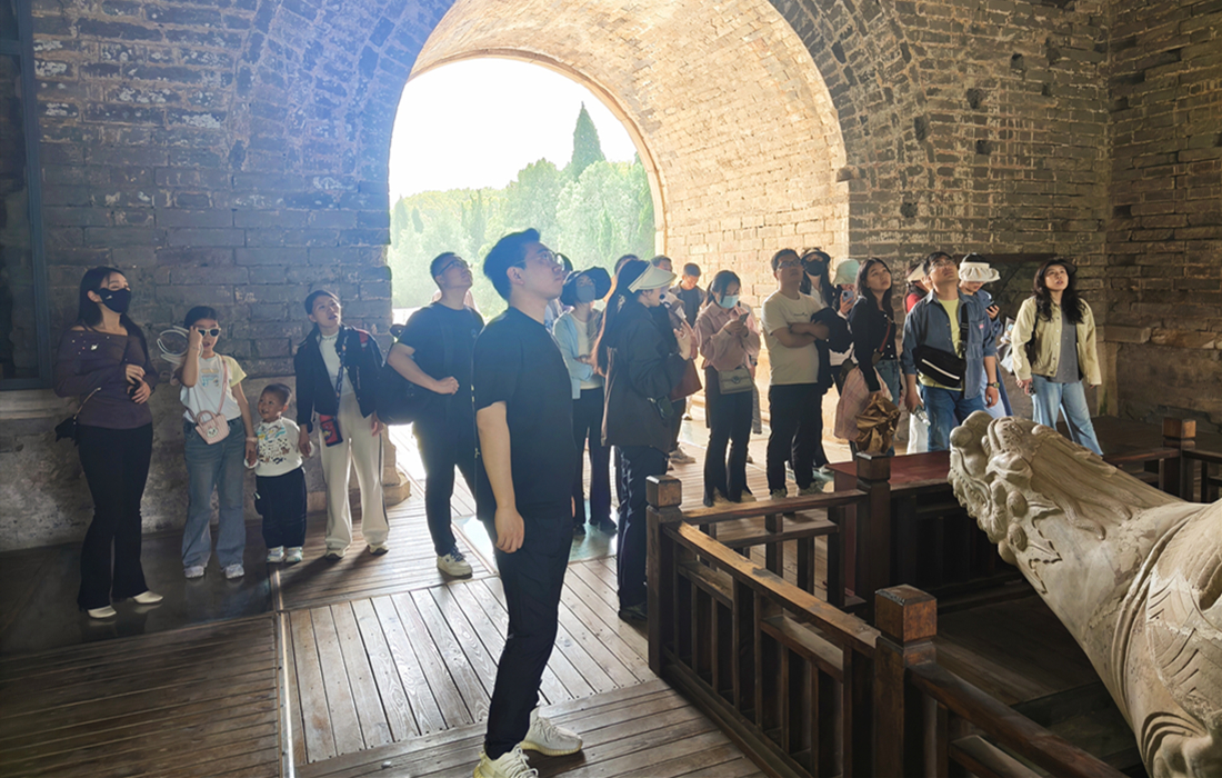 参观景点.jpg 参观景点.jpg