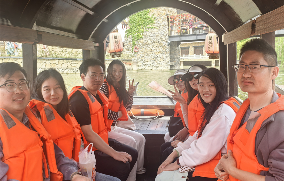 乘船.jpg 乘船.jpg