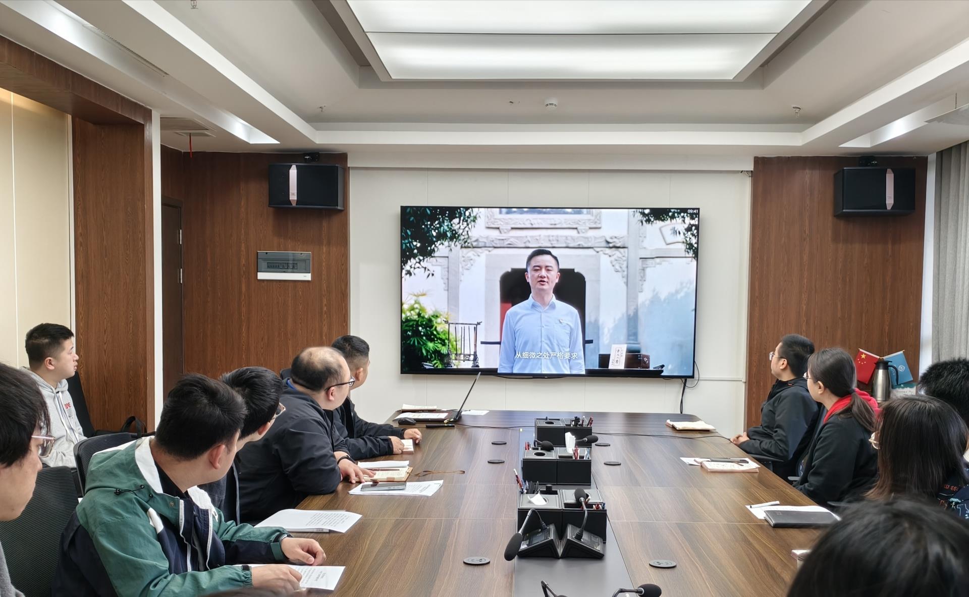 集中观看廉洁文化宣传片 (1).jpg