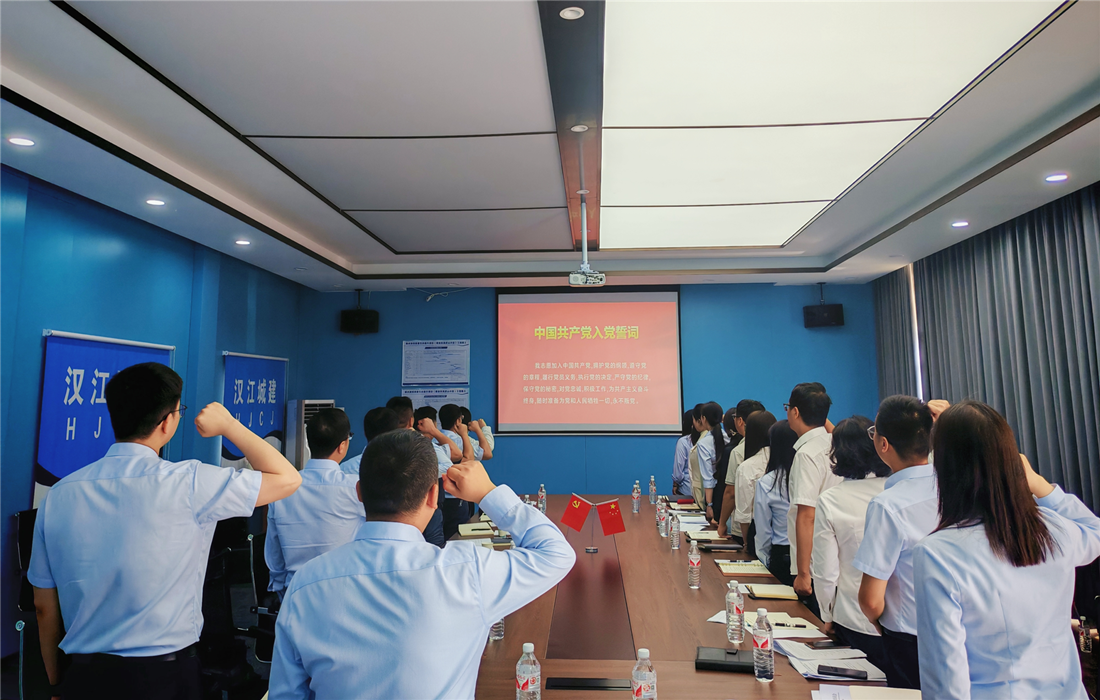 图片1.宣誓中国共产党入党誓词照片.png 图片1.宣誓中国共产党入党誓词照片.png