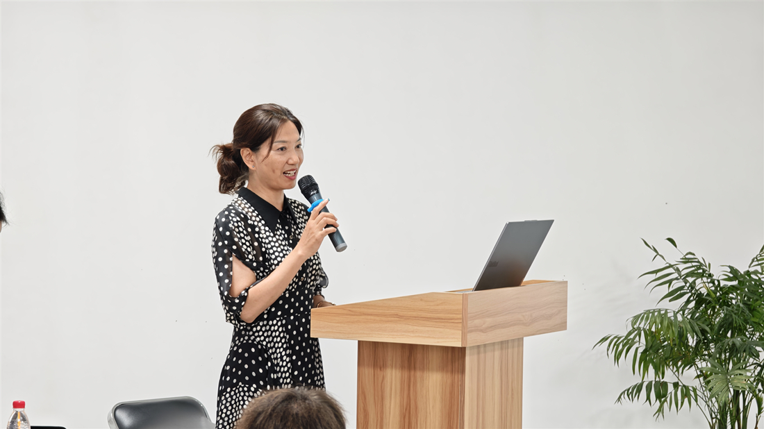 主讲人.jpg 主讲人.jpg