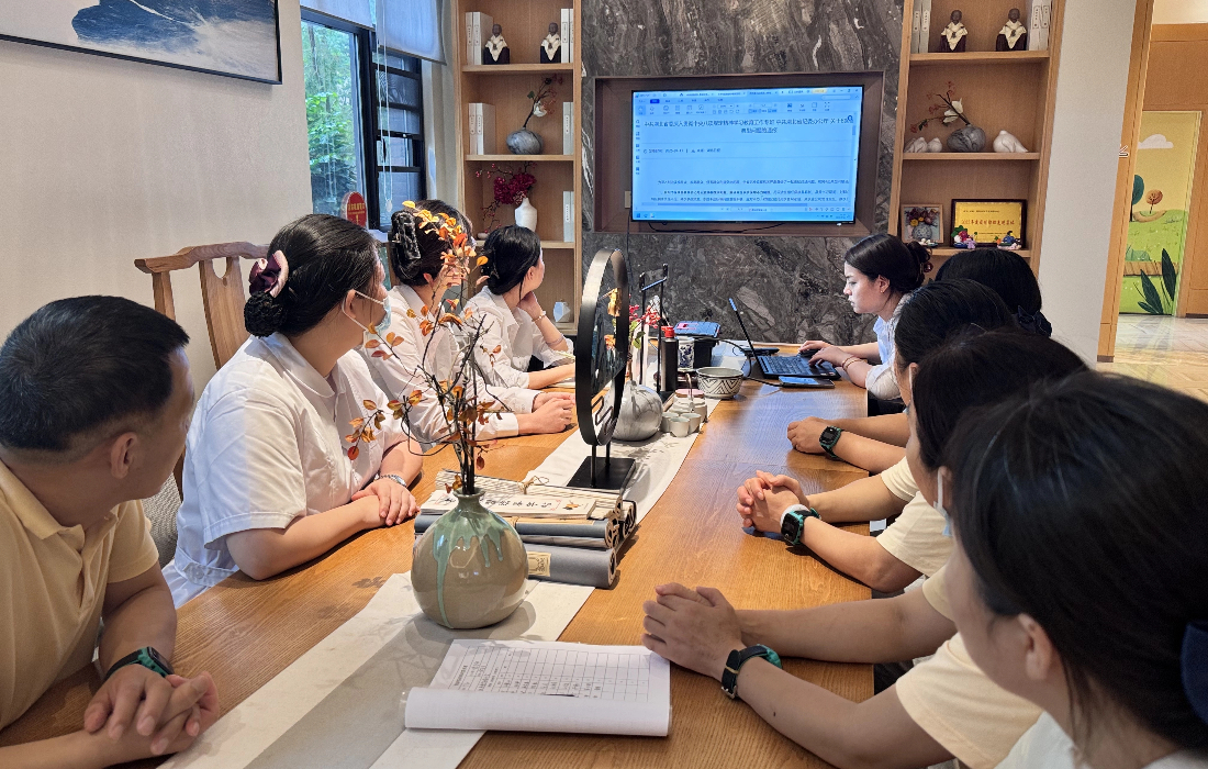 图为恒泰悦居社区长者照护中心开展“党纪法规课堂”.jpg 图为恒泰悦居社区长者照护中心开展“党纪法规课堂”.jpg