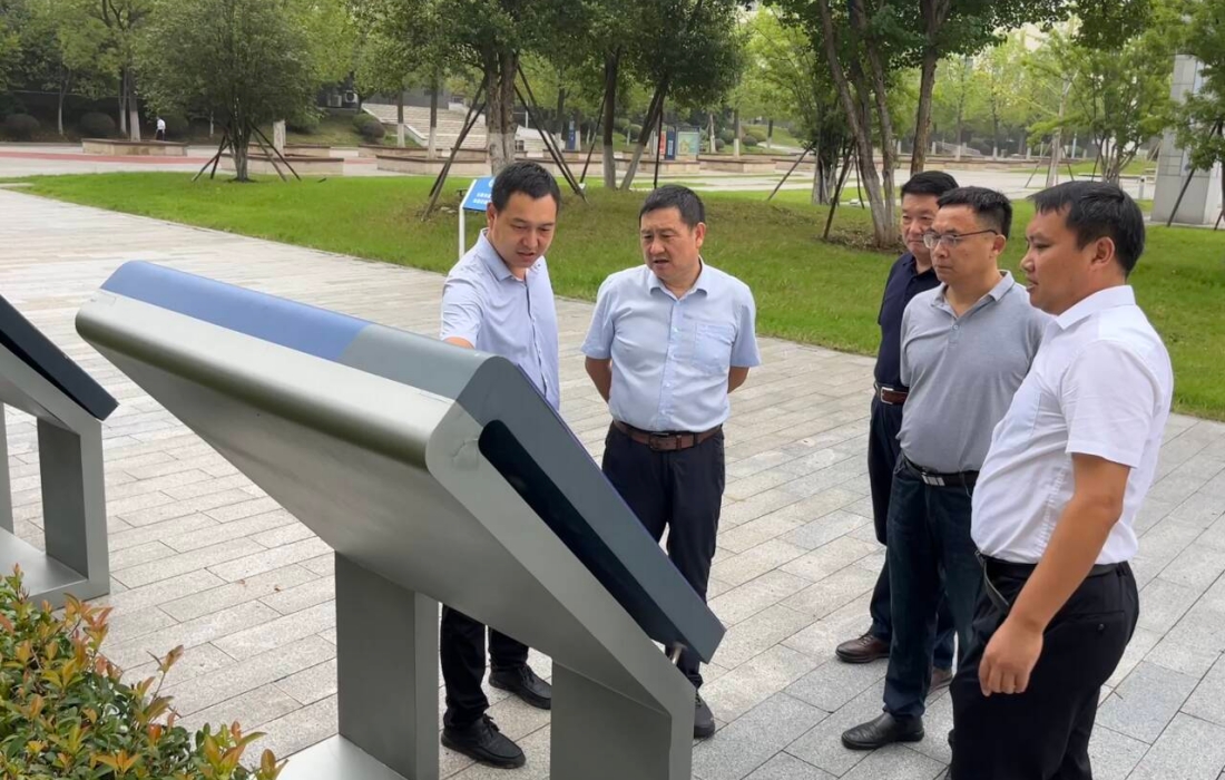 黄开均书记带队检查理工学院2_官网.jpg 黄开均书记带队检查理工学院2_官网.jpg