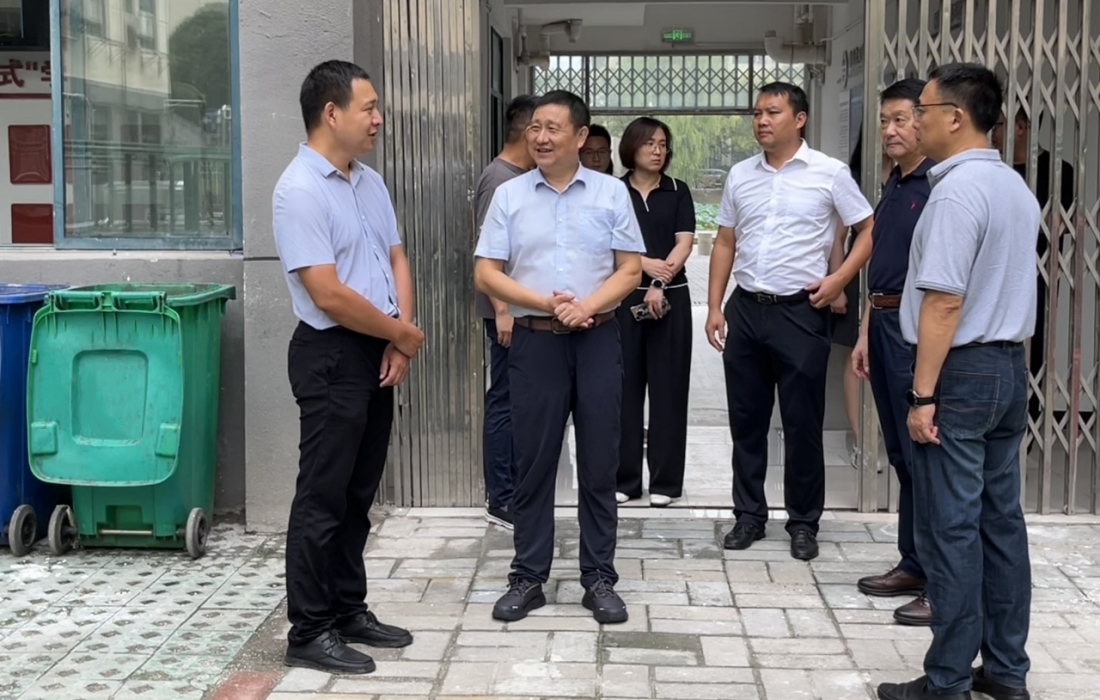 黄开均书记带队检查理工学院1_官网_副本.jpg 黄开均书记带队检查理工学院1_官网_副本.jpg