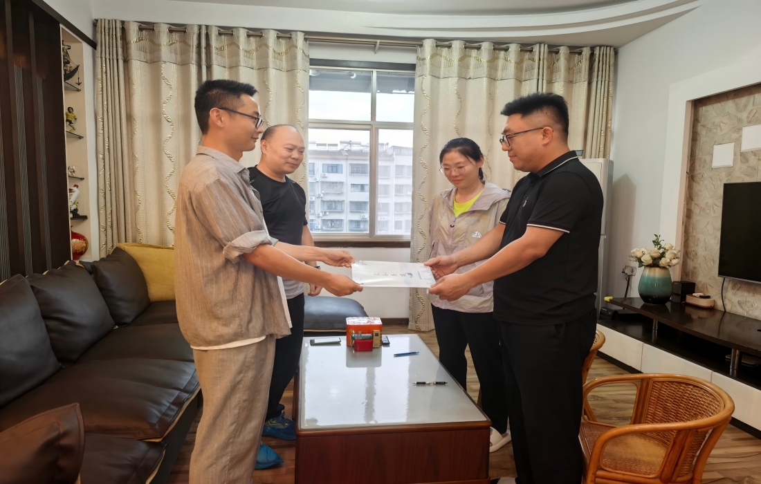 开展八小时以外监督照片1(1).jpg 开展八小时以外监督照片1(1).jpg